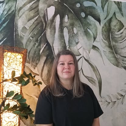 Beata Biernacka w swoim studiu masażu w Kołobrzegu